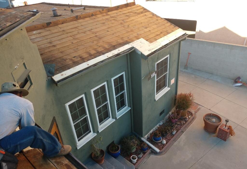 Local Roofer in Woodland Hills