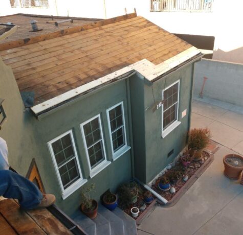 Local Roofer in Woodland Hills